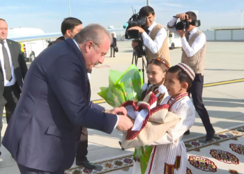 TBMM Başkanı Şentop Türkmenistan'a geldi