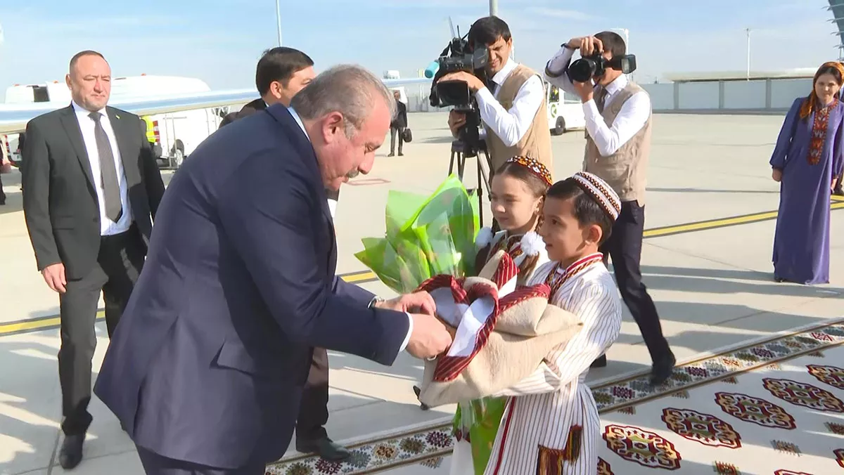 Tbmm başkanı şentop türkmenistan'a geldi