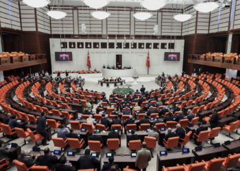 TBMM Genel Kurulu'nda 'bant daraltma' tartışması