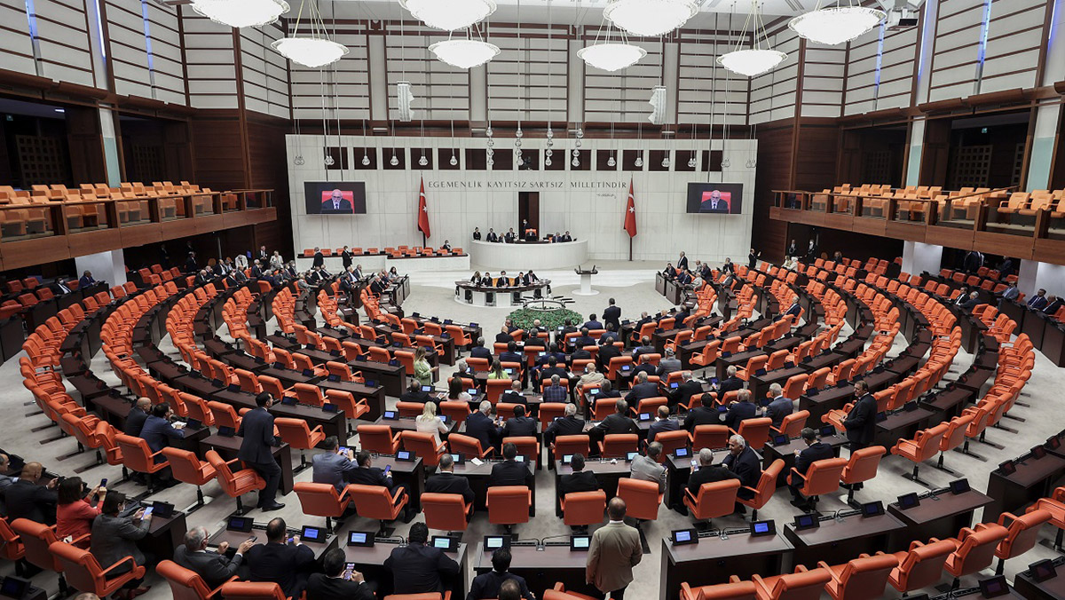 TBMM Genel Kurulu'nda 'bant daraltma' tartışması  