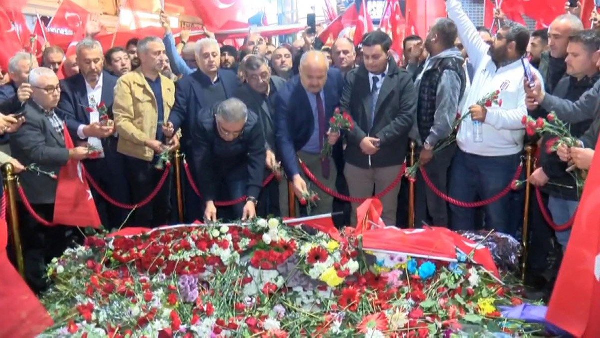 Taksiciler, Taksim'de terörü protesto etti
