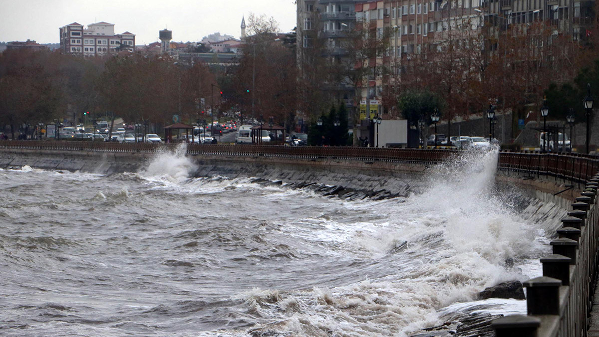 Tekirdağ'da lodos, balıkçıları vurdu