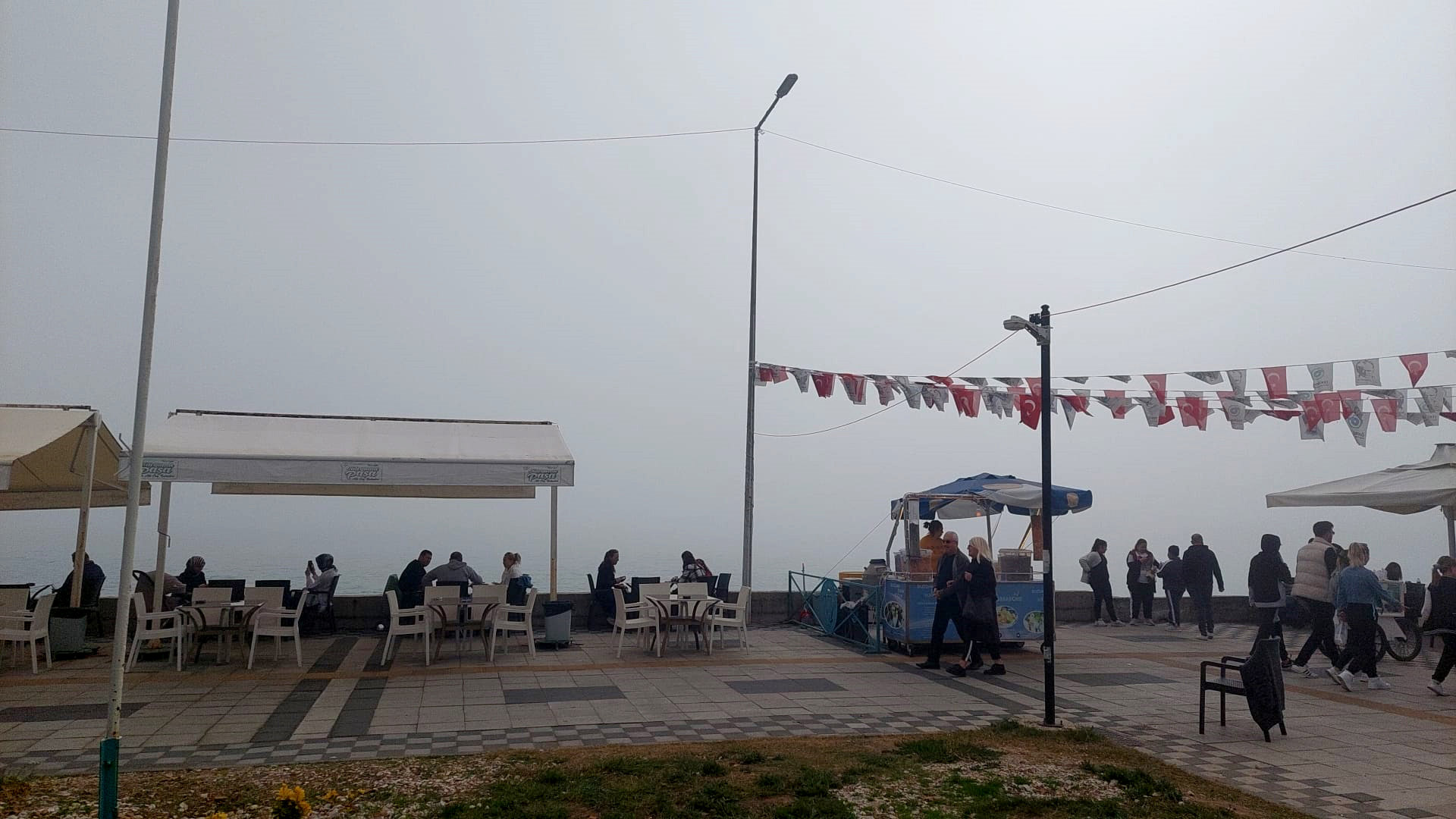 Tekirdağ'da yoğun sis; gemiler kıyıda bekledi