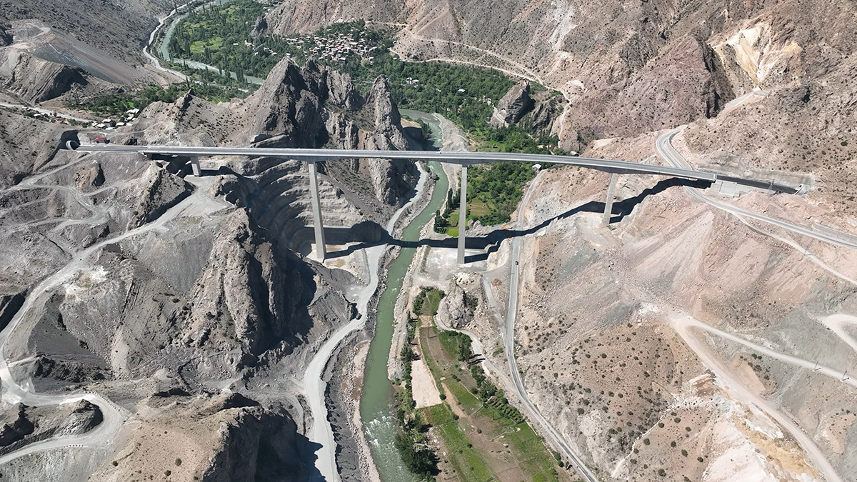 Tekkale Viyadüğü trafiğe açıldı