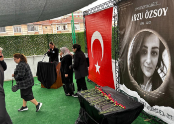 Terör saldırısında ölen Arzu öğretmen için anma