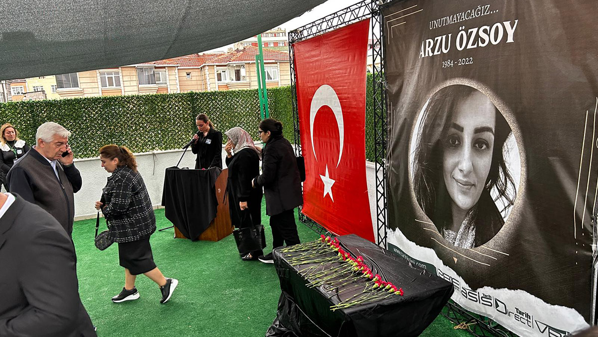 Terör saldırısında ölen Arzu öğretmen için anma