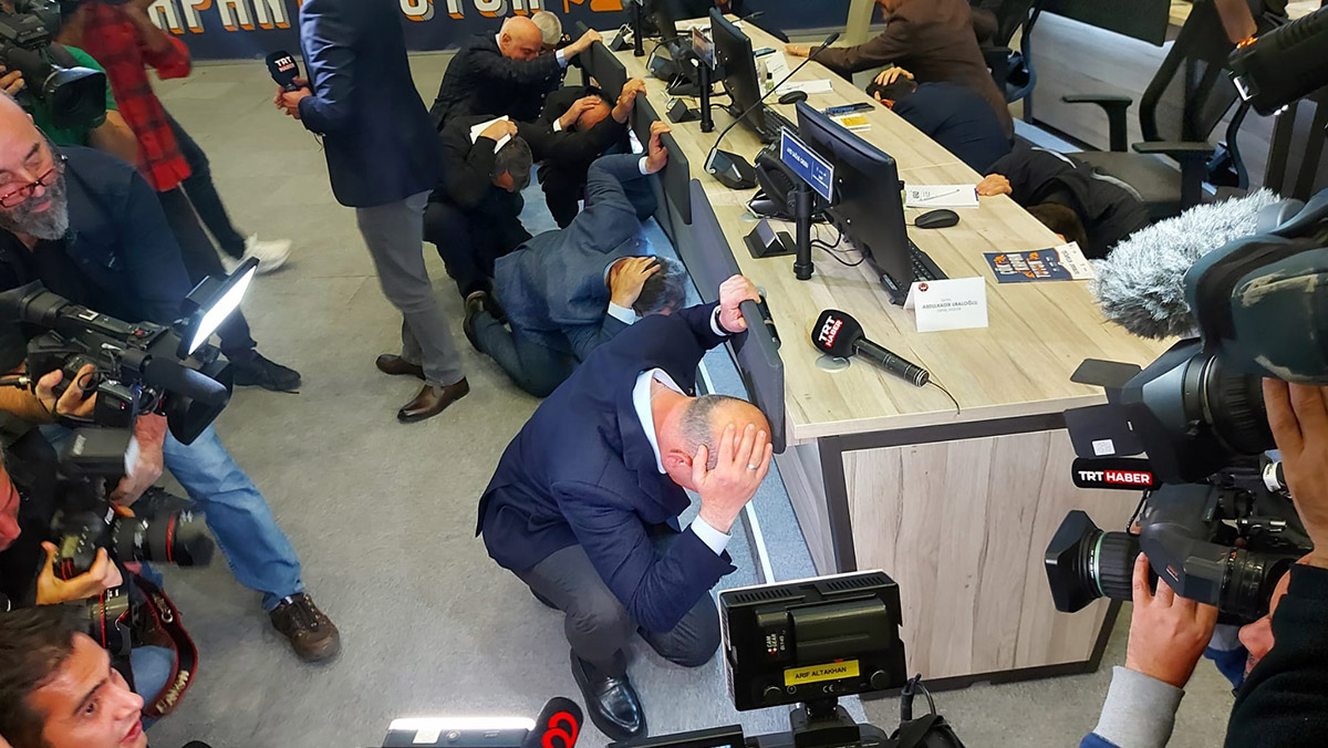 Türkiye ve KKTC'de Deprem Anı Çök-Kapan-Tutun tatbikatı