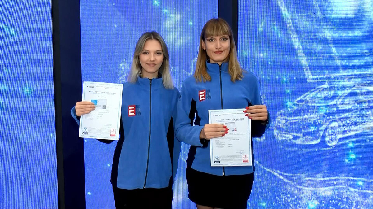 Türkiye'nin ilk kadın valeleri sertifikalarını aldı