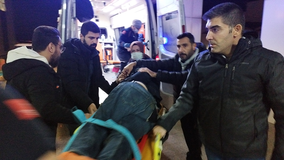 Uyarı yapan başkomisere minibüsle çarpıp kaçtı