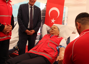 Vali Yerlikaya'nın katılımıyla kan bağışı rekor denemesi