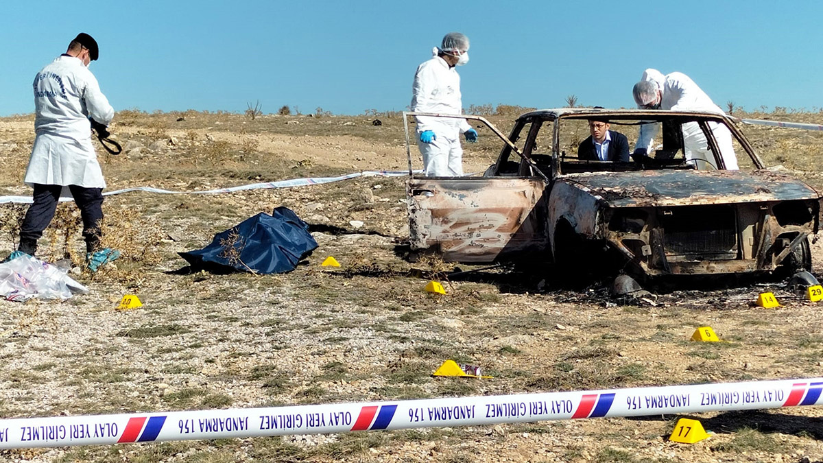 Yanmış otomobildeki 2 cesetle ilgili 3 gözaltı