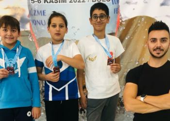 Yenimahalle'nin minik yüzücüleri şov yaptı