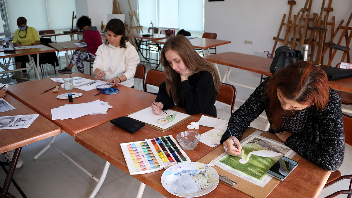 Yerleşik yabancılar, resim kursunda buluşuyor