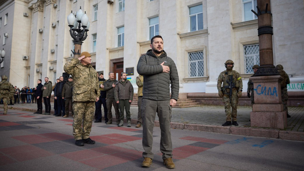Zelenski, Herson'da bayrak törenine katıldı