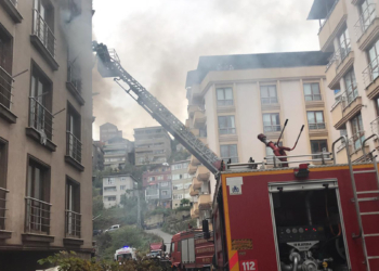 Zonguldak'ta ev yangını; 15 öğrenci dumandan etkilendi