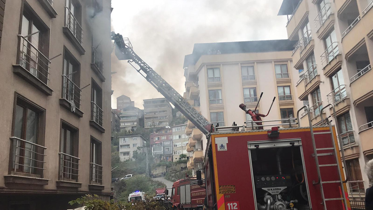 Zonguldak'ta ev yangını; 15 öğrenci dumandan etkilendi