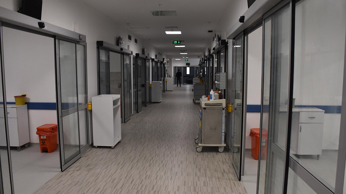 Buca Seyfi Demirsoy'da hasta kabulü başladı