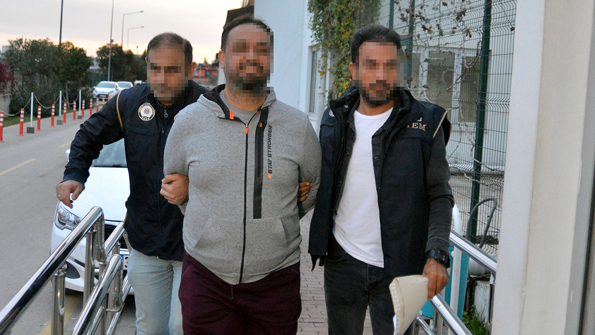 Adana merkezli 8 ilde FETÖ operasyonu