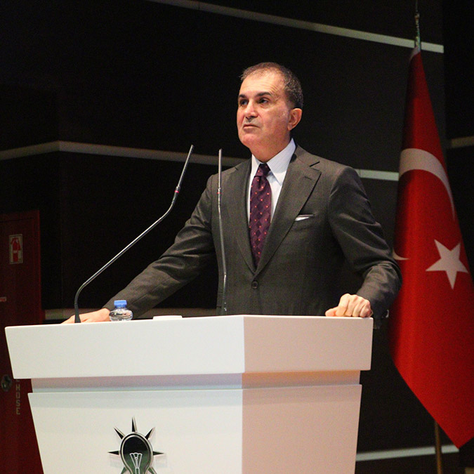 AK Parti Genel Başkan Yardımcısı ve Parti Sözcüsü Ömer Çelik, 6'lı masanın anayasa değişikliği önerisine ilişkin, "Vesayetin kafasını uzatabileceği bir ortam doğacaktır" dedi.