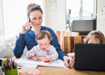 Anneler çayı soğuk içer