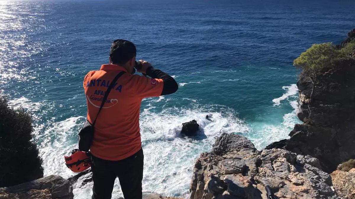 Antalya'da, direksiyon dersine gitmek için evden ayrılan ve bir daha kendisinden haber alınmayan kayıp 21 yaşındaki seda nur aranıyor.