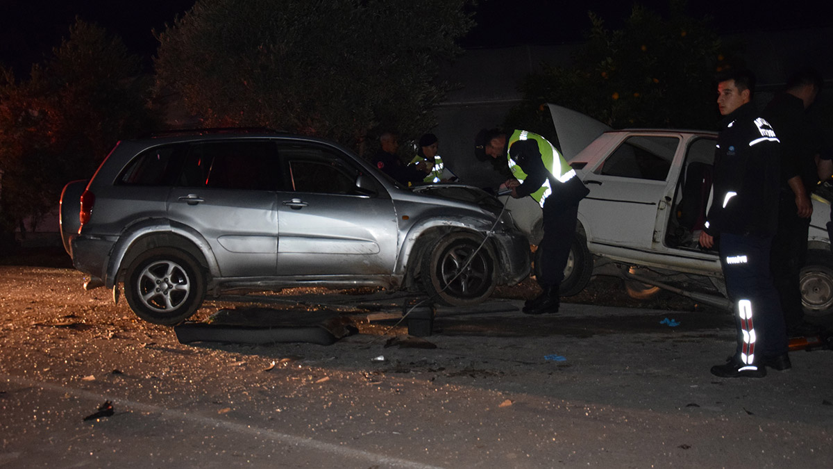 Cip ile otomobilin kafa kafaya çarpıştığı kazada 2 kişi öldü