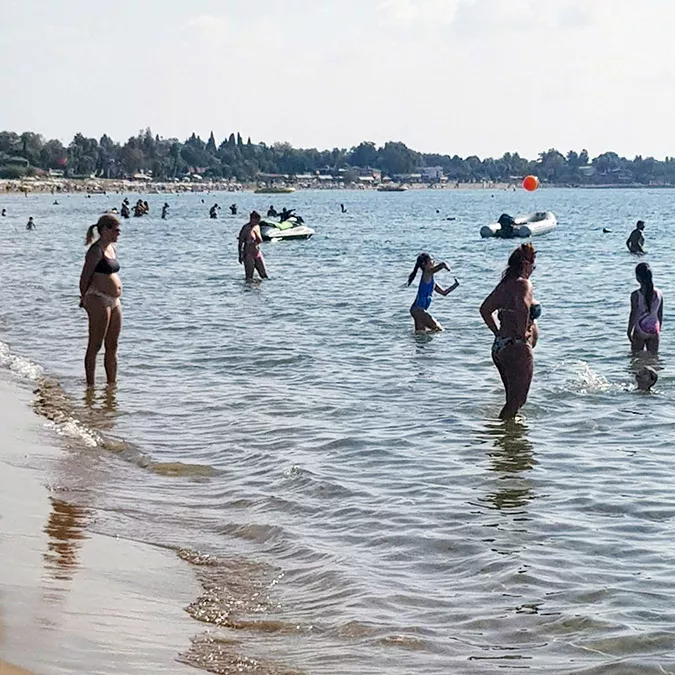 Turistler kasım ayında denize girdi