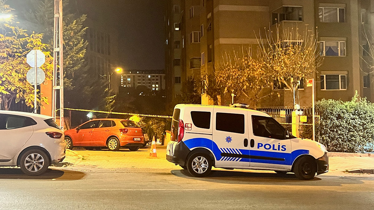 Anne ve babasının bıçaklandığını öğrenen polis kurşun yağdırdı