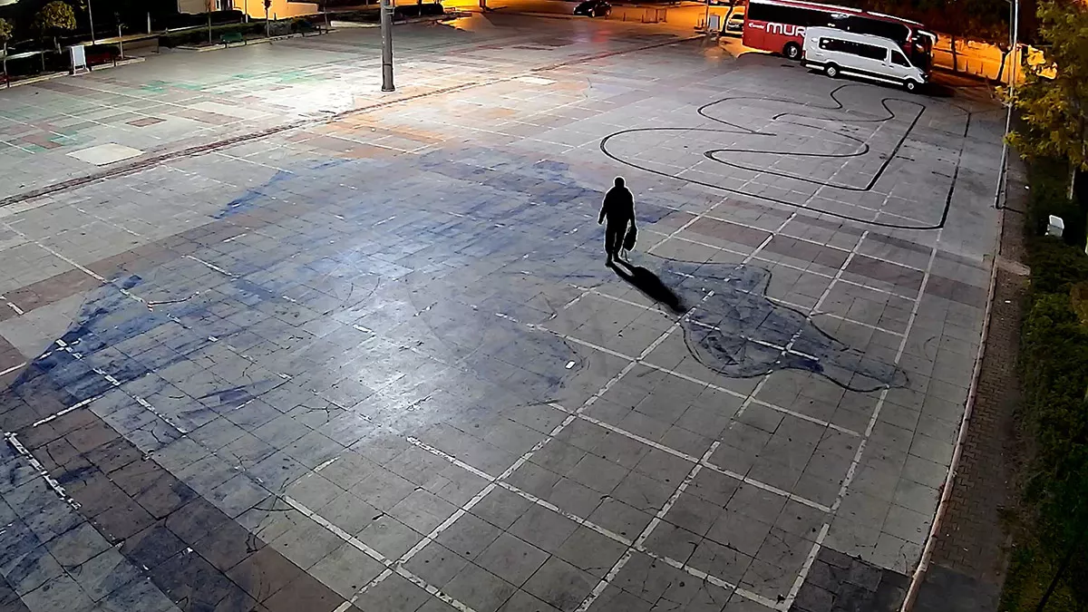 Atatürk anıtı'na balyozla saldıran şüpheli tutuklandı