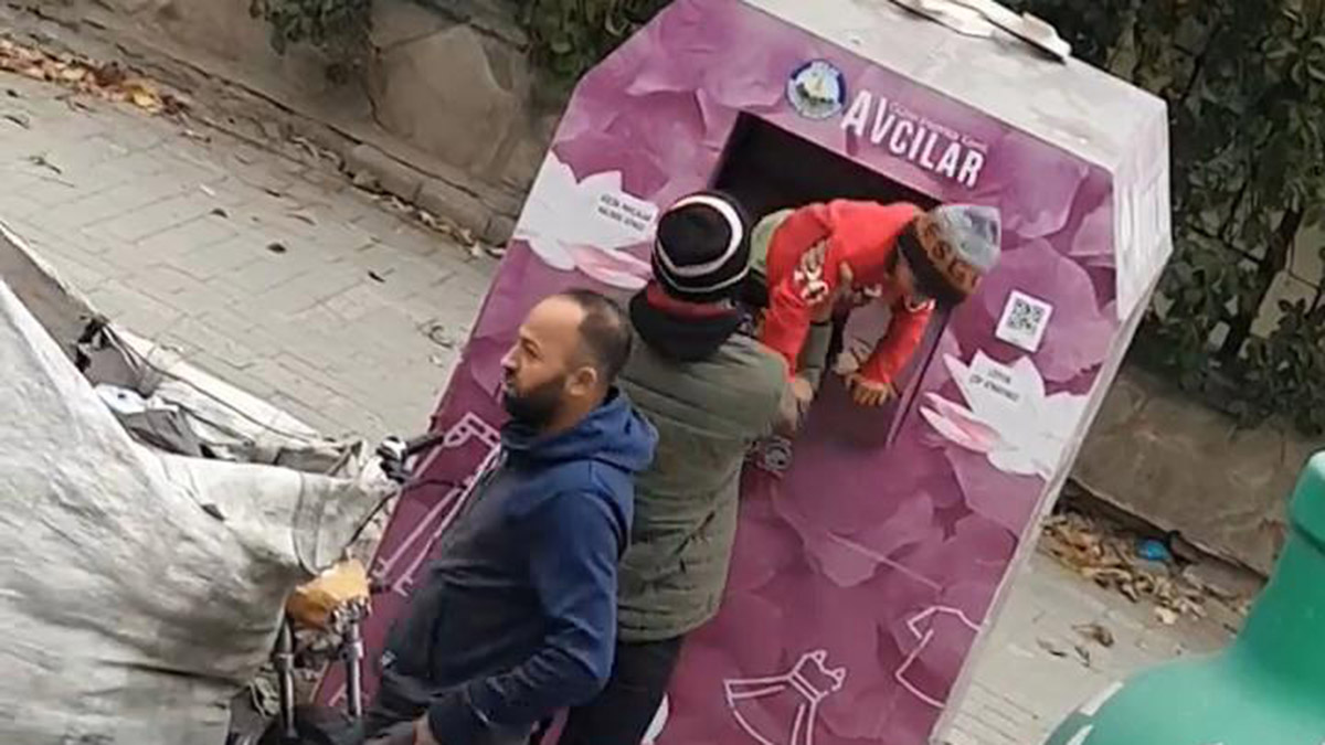 Avcılar'da giysi kumbarasından hırsızlık