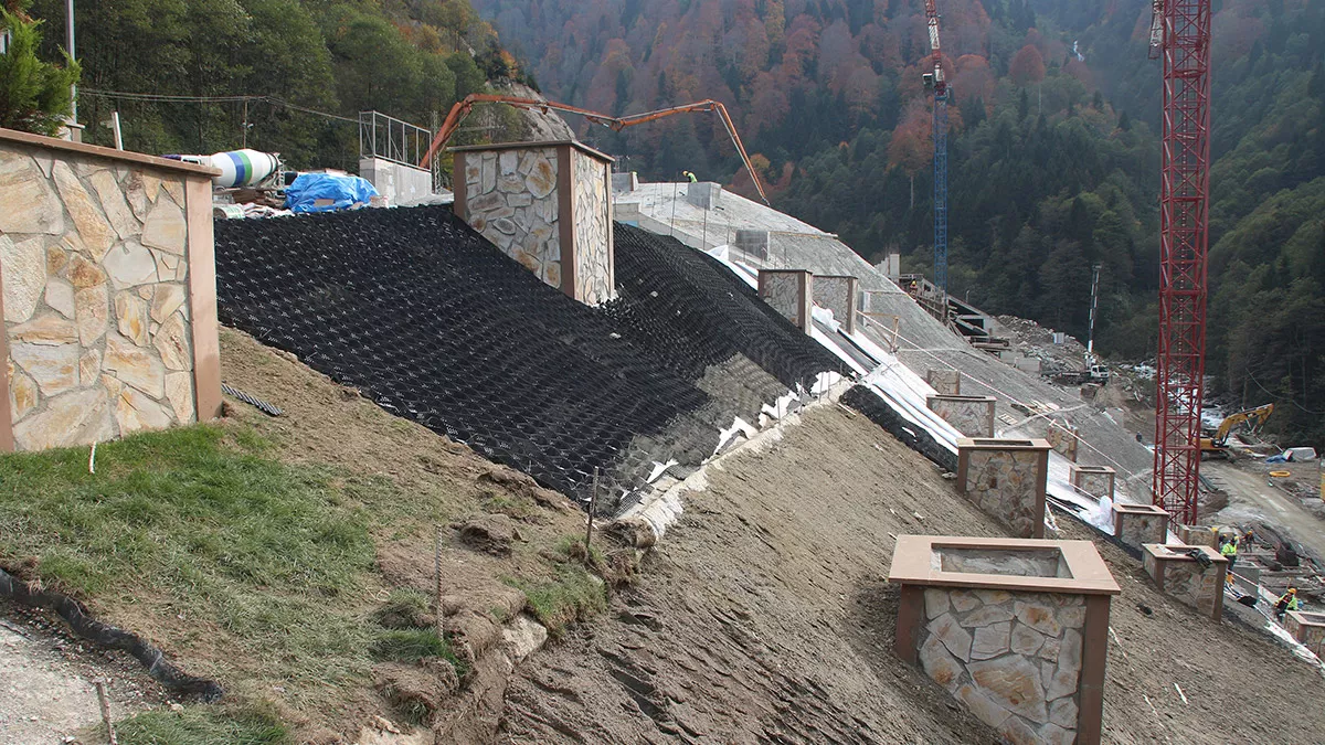 Rize'nin çamlıhemşin ilçesinde dünyaca ünlü turizm merkezi ayder yaylası'nda otopark inşaatında sona gelindi.