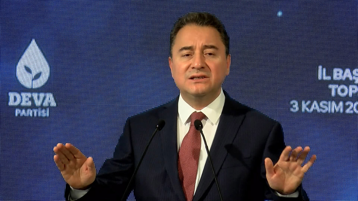 Devlet kurumunun töreninde partinin seçim şarkısını söyletemezsiniz