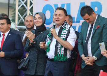 Kararsız seçmen bizi ciddiye alın