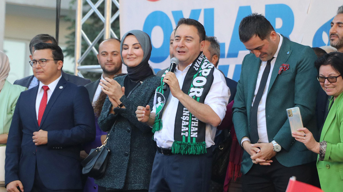 Kararsız seçmen bizi ciddiye alın