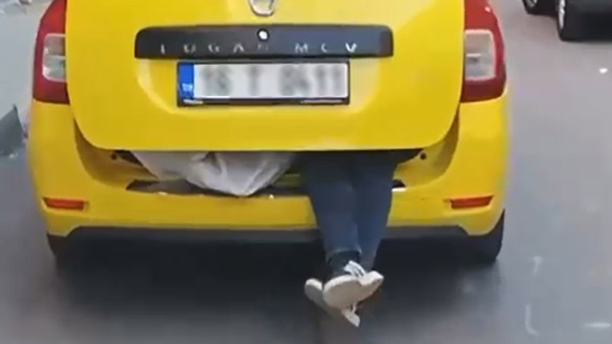 Taksinin bagajında yolculuk tepki çekti