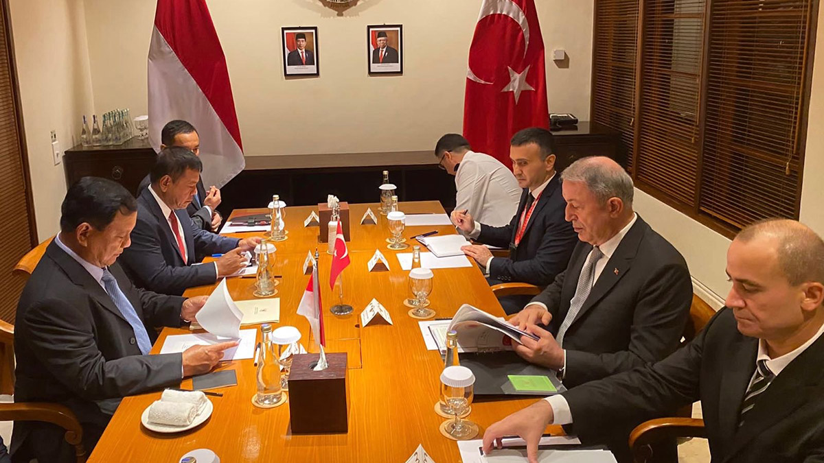 Hulusi Akar Endonezya Savunma Bakanı ile görüştü