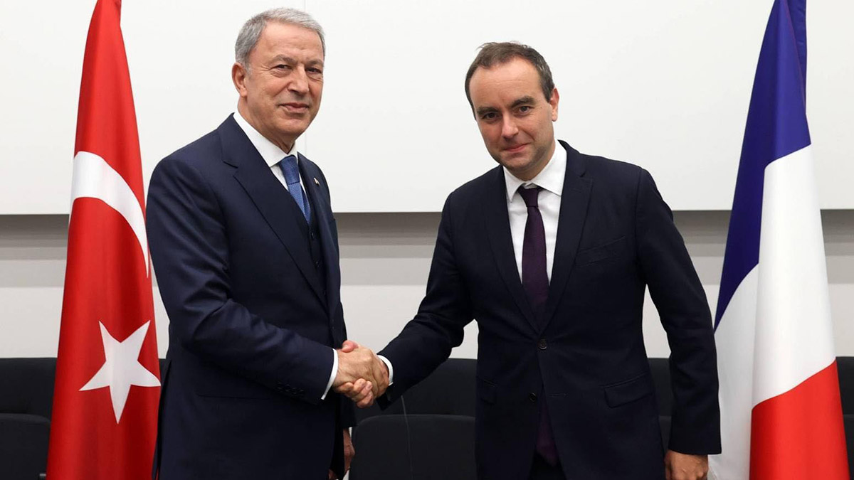 Hulusi Akar Fransa Savunma Bakanı ile görüştü