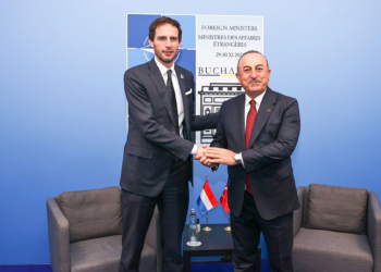 Mevlüt Çavuşoğlu Hollandalı mevkidaşı ile görüştü