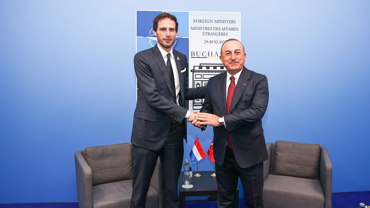 Mevlüt Çavuşoğlu Hollandalı mevkidaşı ile görüştü