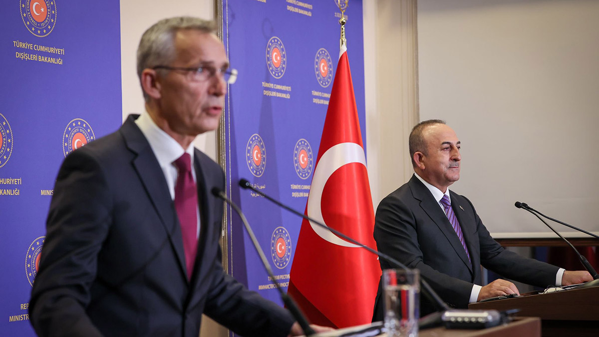 Mevlüt Çavuşoğlu Jens Stoltenberg ile bir araya geldi