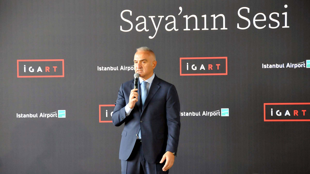 İstanbul Havalimanı'nda "Saya'nın Sesi" sergisinin açılış etkinliğine katılan Kültür ve Turizm Bakanı Mehmet Nuri Ersoy, kamusal alanda gerçekleştirilen bu tür sanat faaliyetlerinin vatandaşların kültür ve sanata erişmesini kolaylaştırdığını söyledi.