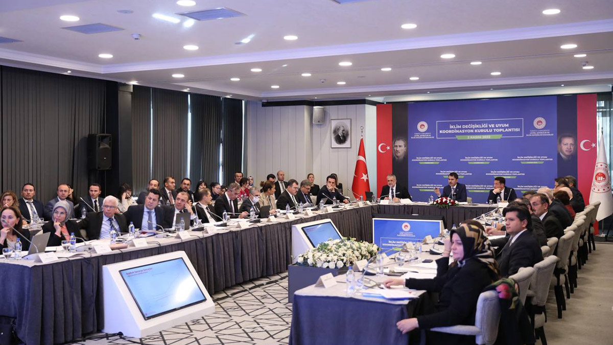 Çevre, Şehircilik ve İklim Değişikliği Bakanı Murat Kurum, Türkiye'nin yeni yüzyılda iklim değişikliği ile mücadelede örnek olacağını belirterek, "TBMM'de çıkacak İklim Kanunu, ülkemizi 2053 net sıfır emisyon hedefi ve yeşil kalkınma yolunda dünyada model bir ülke yapacak" dedi.