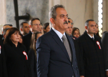 Mahmut Özer öğretmenlerle Anıtkabir'i ziyaret etti