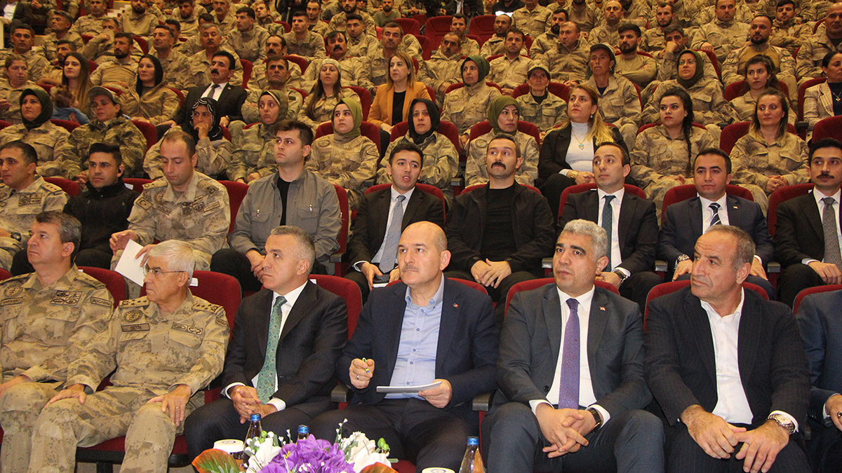 Terörle mücadelede 1845 güvenlik korucusunun şehit olduğunu söyleyen İçişleri Bakanı Süleyman Soylu, Terör örgütüne katılımın 100’ün altına olduğunu söyledi.