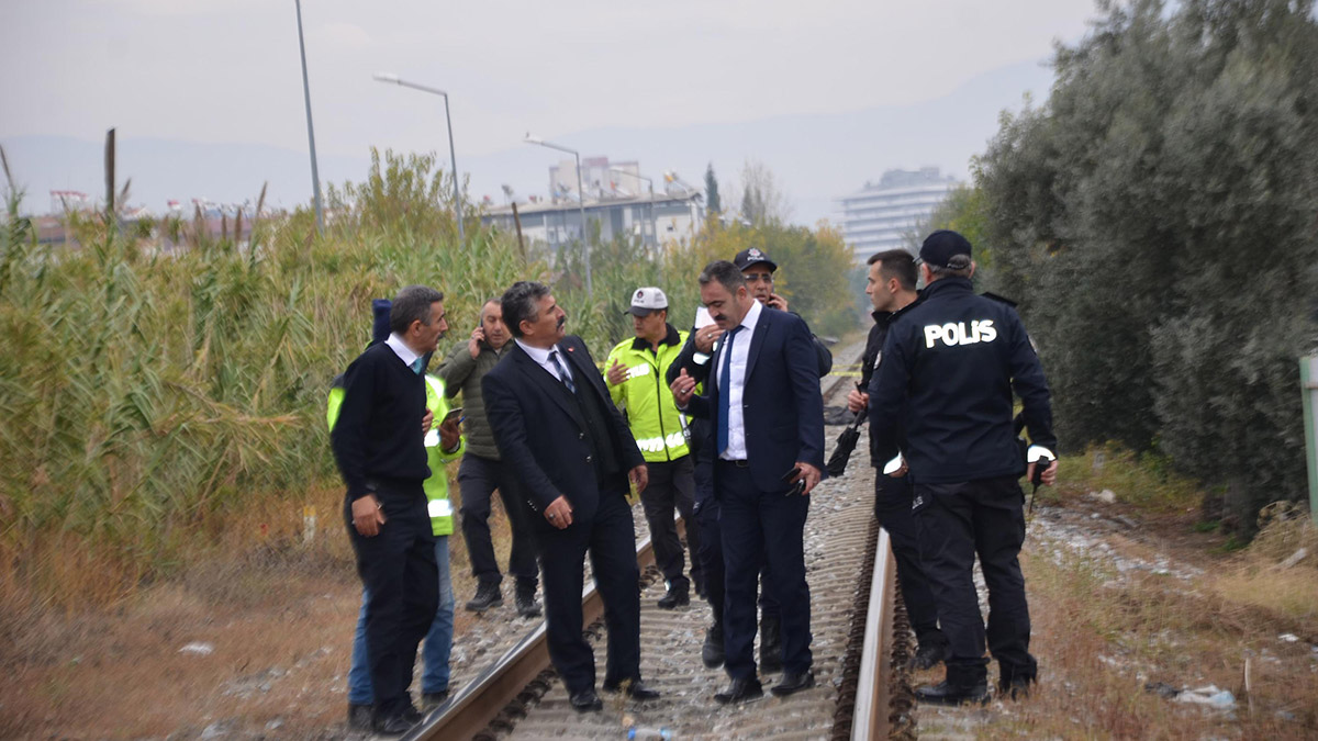 Tren çarpan öğretmen hayatını kaybetti