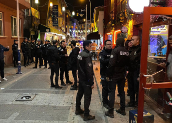 Barlar sokağında kavga; 2 yaralı