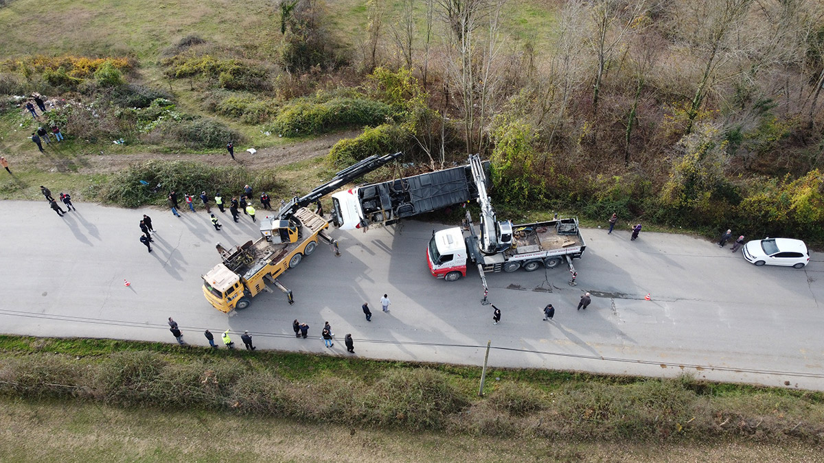 Bartın'da 40 kişinin yaralandığı kazada, devrilen yolcu otobüsünün şoförü Mustafa Ekşioğlu (31), tutuklandı.