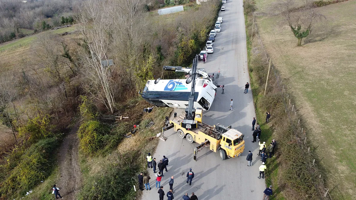 Bartın'da kaza: yolcu otobüsü yoldan çıktı 40 kişi yaralandı.