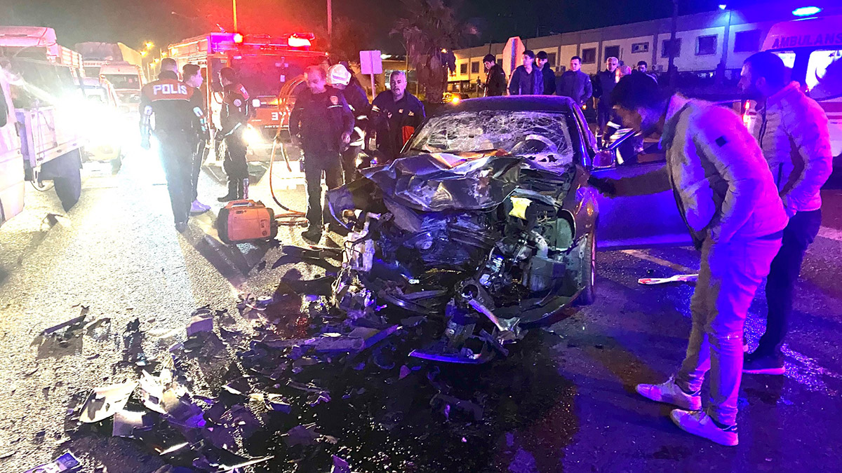 Başpehlivanın kullandığı otomobil TIR'a çarptı