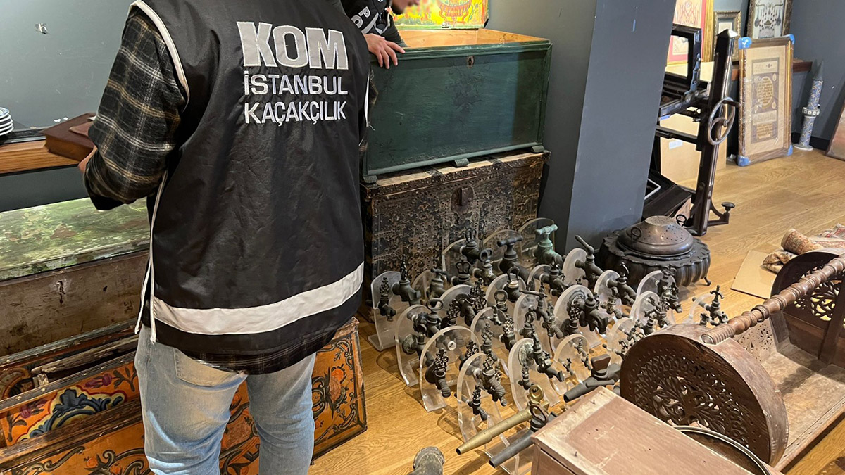 Sultan Abdülmecit tuğralı vakfiye ele geçirildi